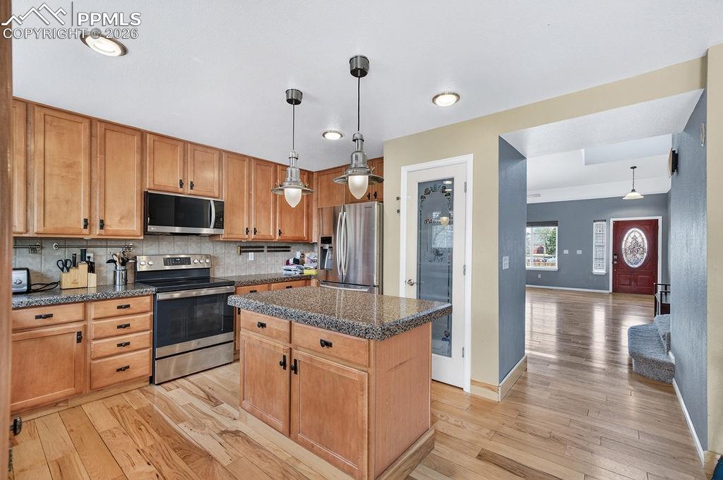 Image 12 of 37: Kitchen