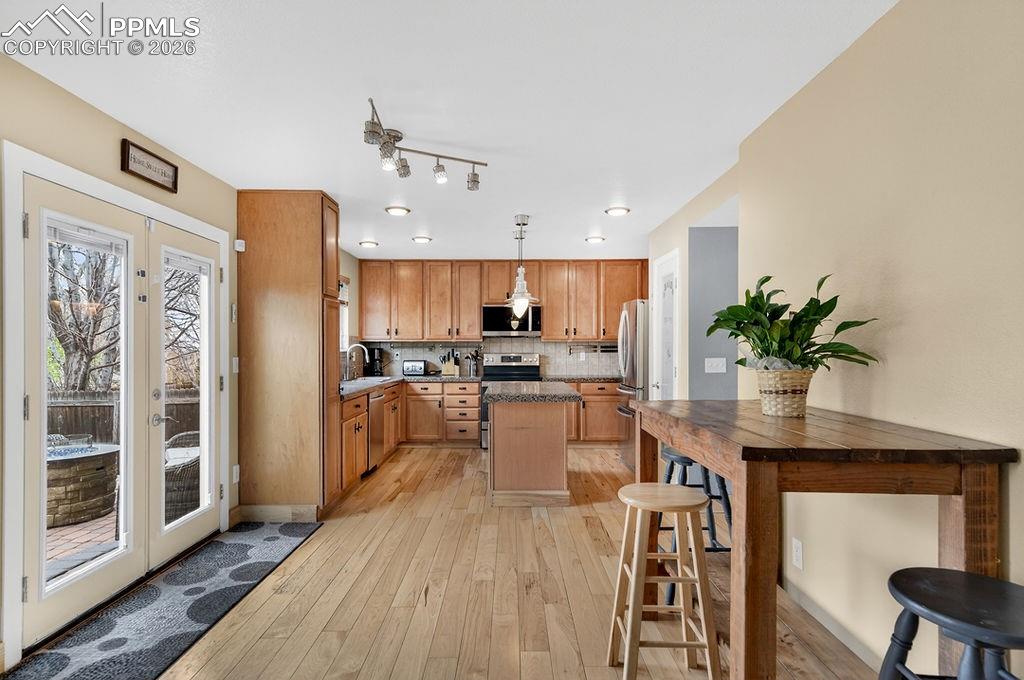 Image 15 of 37: Kitchen