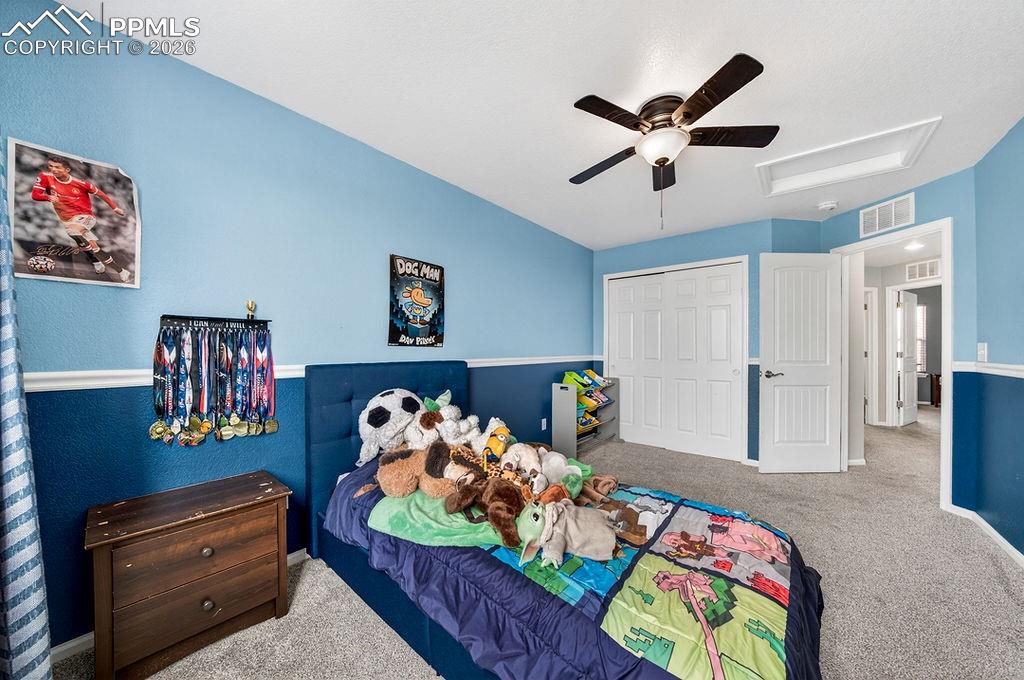 Image 23 of 37: Bedroom