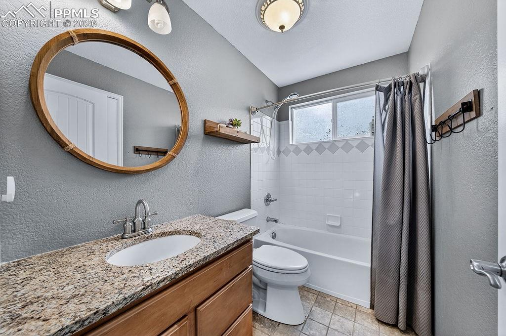 Image 24 of 37: Bathroom