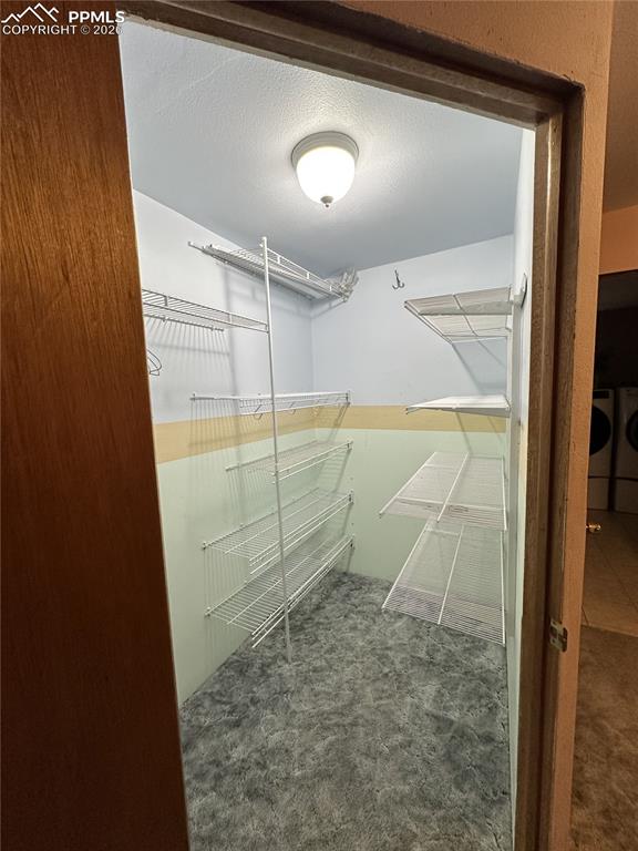 Image 20 of 33: Closet