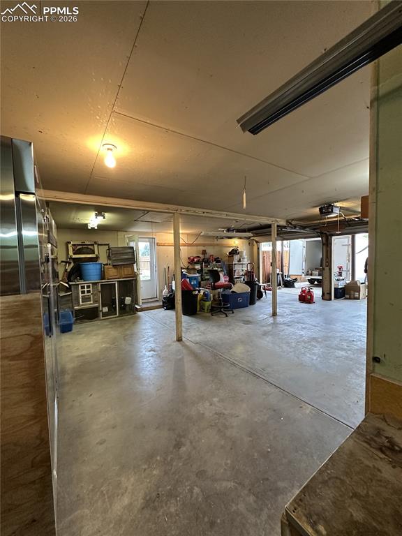 Image 33 of 33: Garage