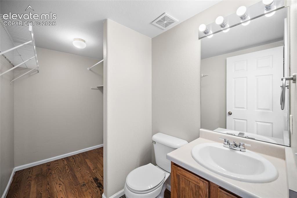 Image 14 of 49: Bathroom