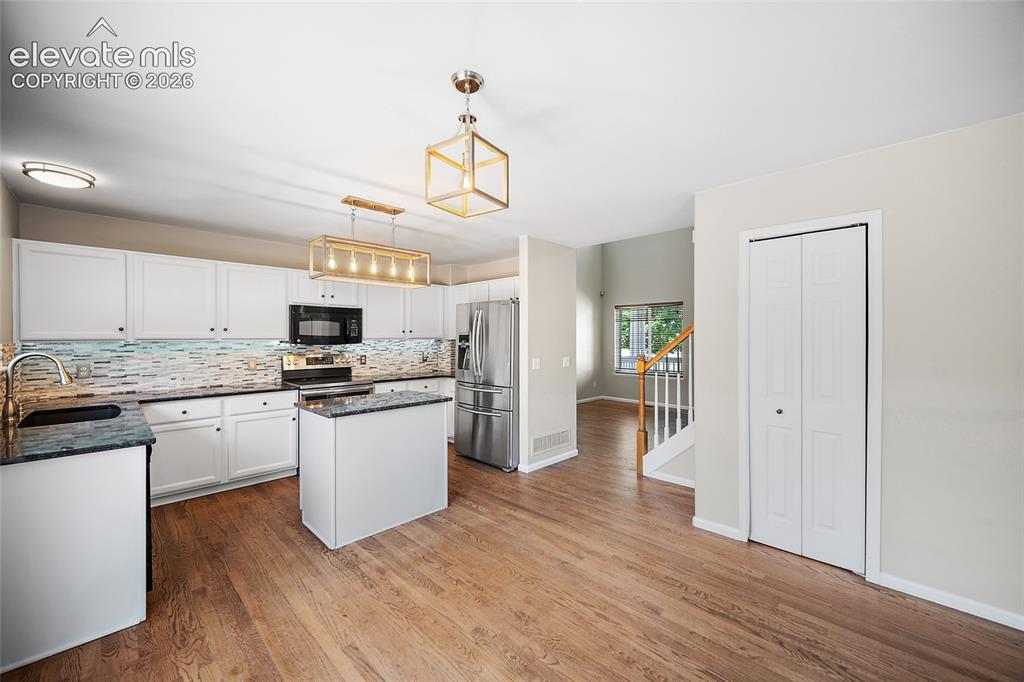 Image 6 of 49: Kitchen