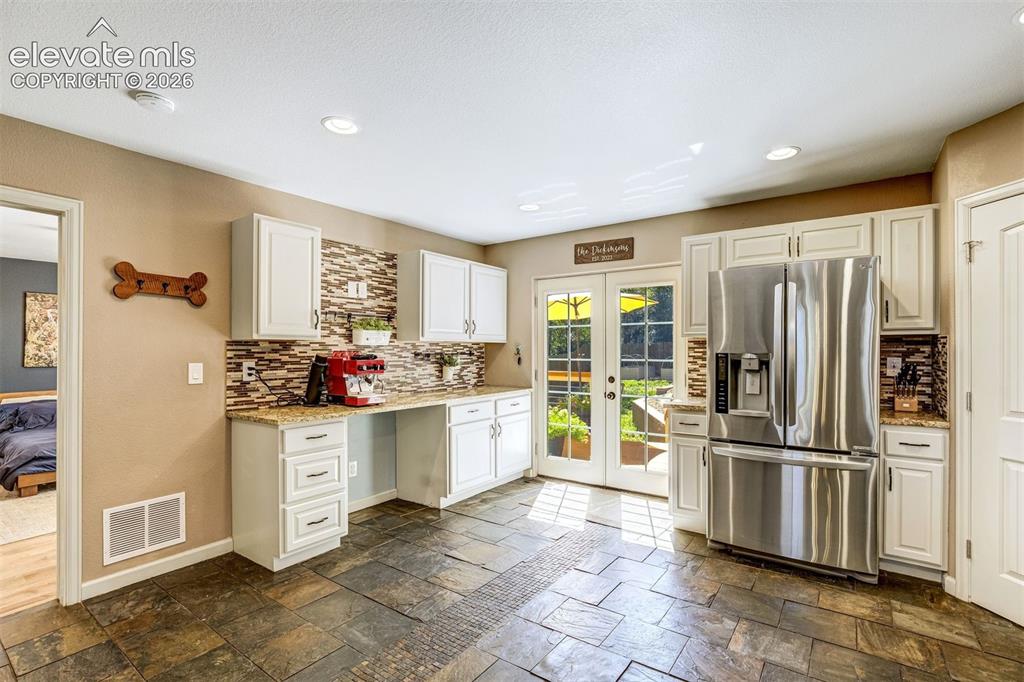 Image 10 of 29: Kitchen