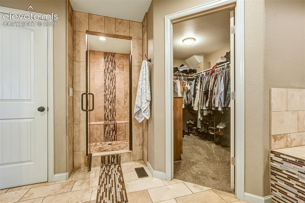Image 12 of 29: Bathroom