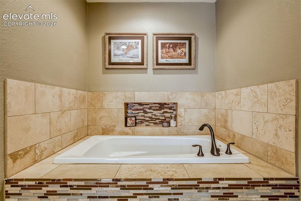 Image 14 of 29: Bathroom