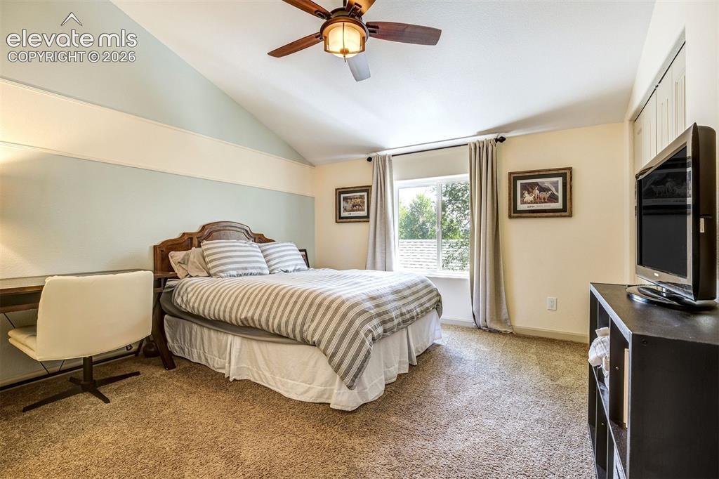 Image 18 of 29: Bedroom