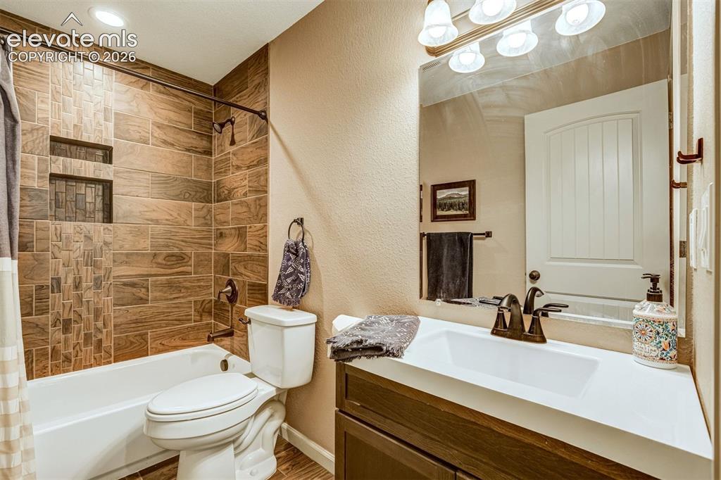 Image 21 of 29: Bathroom