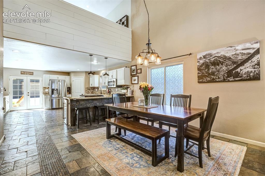 Image 4 of 29: Dining Area