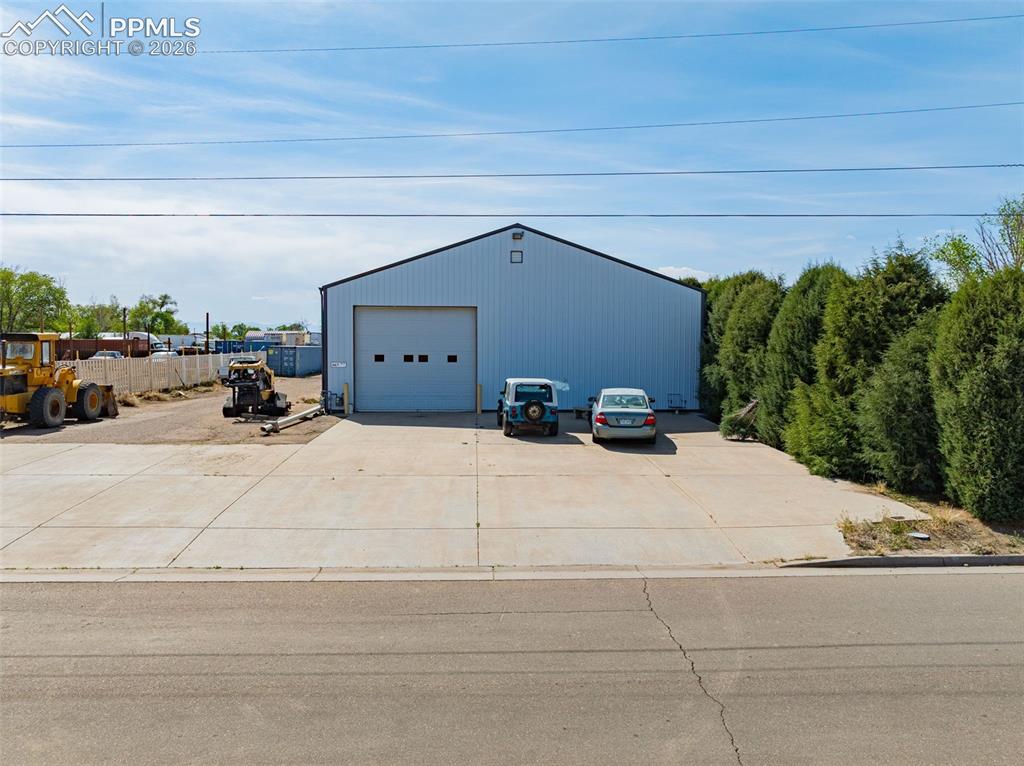 Image 1 of 20: Front of 50x100 Auto Shop and Driveway
