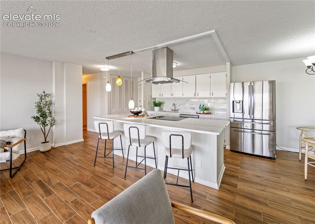 Image 11 of 50: Kitchen