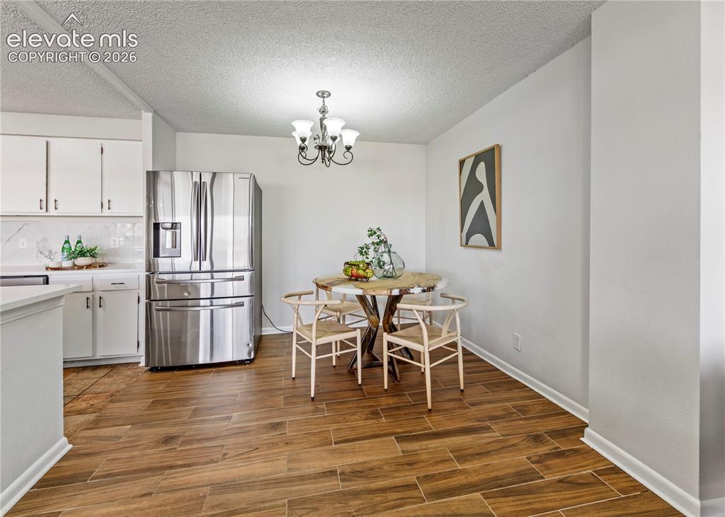 Image 16 of 50: Dining Area