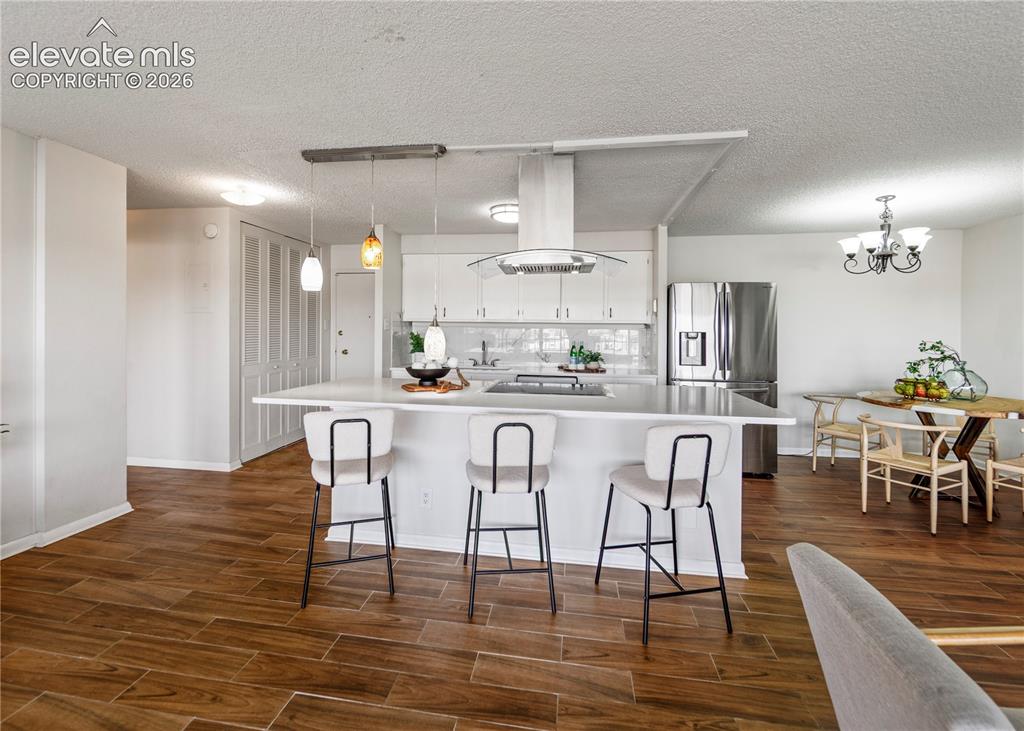 Image 9 of 50: Kitchen