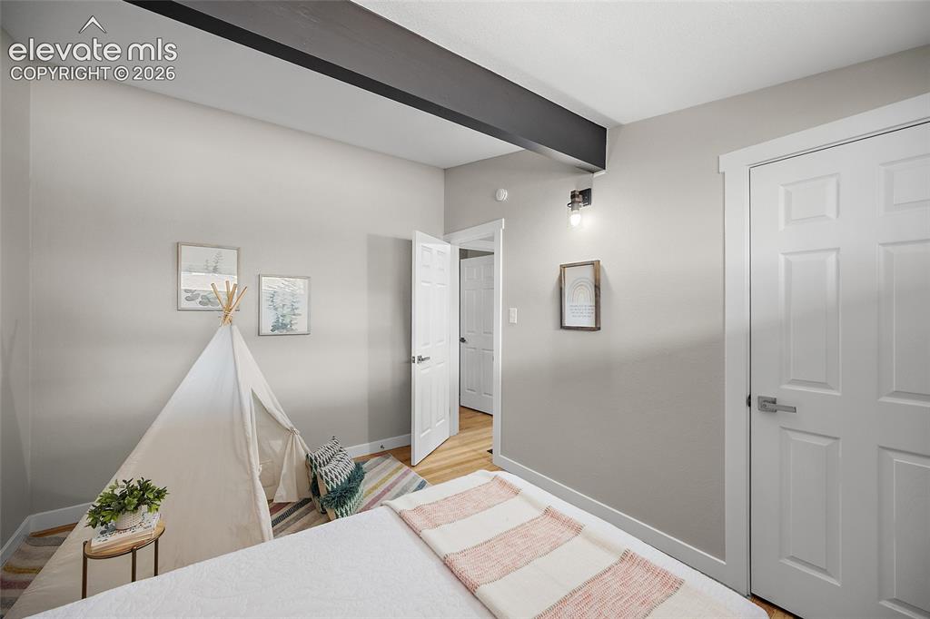 Image 19 of 32: Bedroom
