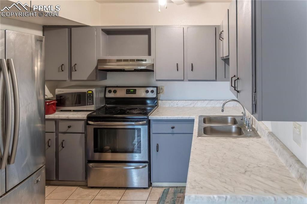 Image 8 of 23: Kitchen