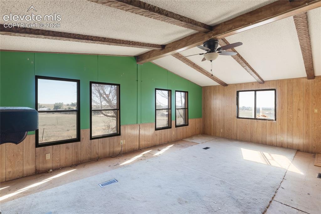 Image 10 of 35: Dining Area