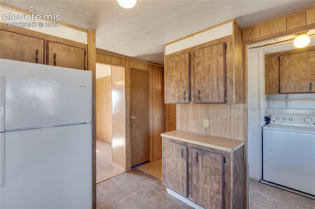 Image 13 of 35: Kitchen