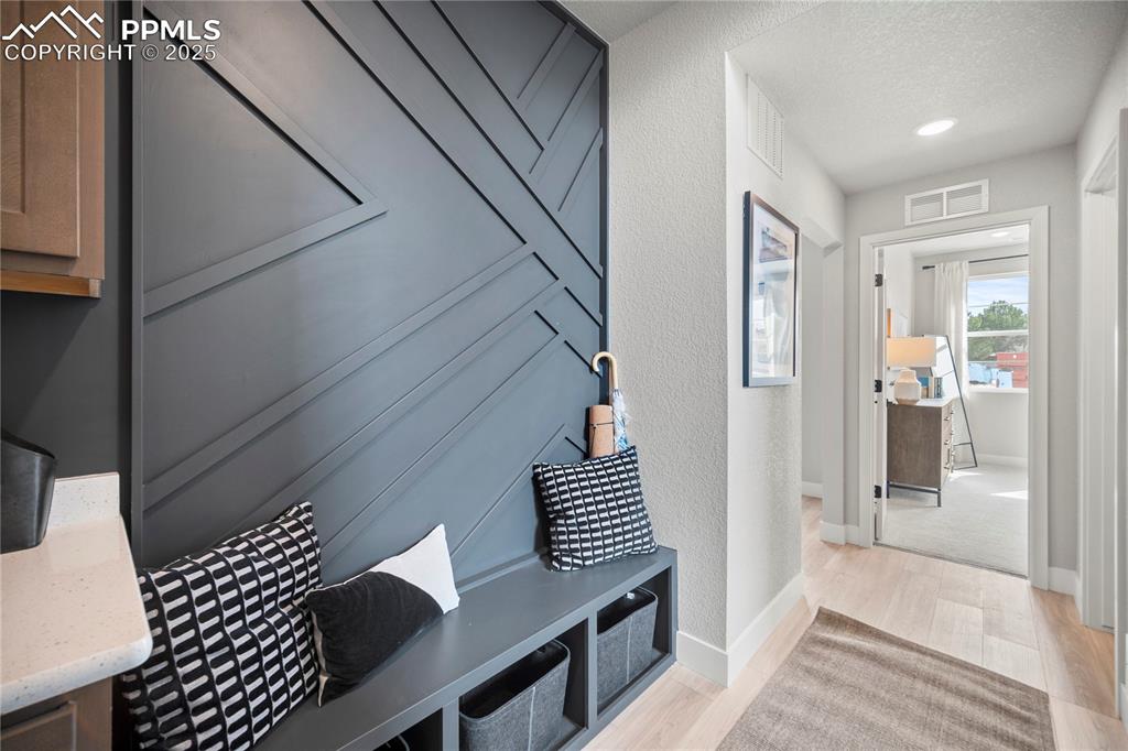 Image 10 of 50: Mud Room