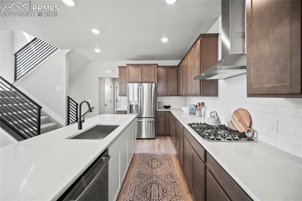 Image 16 of 50: Kitchen