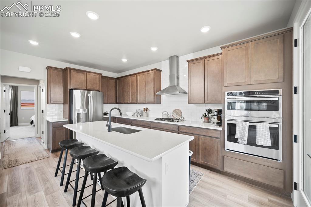 Image 18 of 50: Kitchen