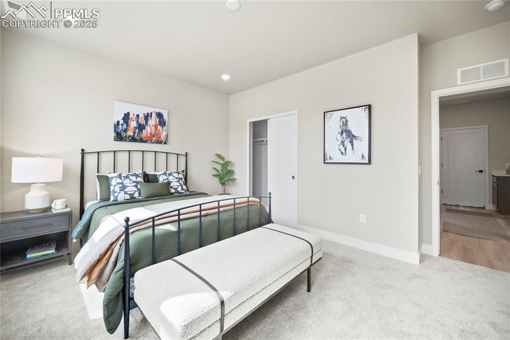 Image 9 of 50: Bedroom
