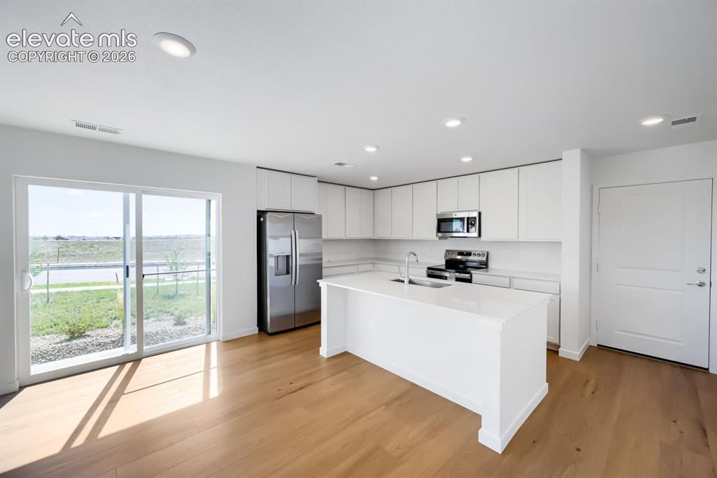 Image 4 of 12: Kitchen