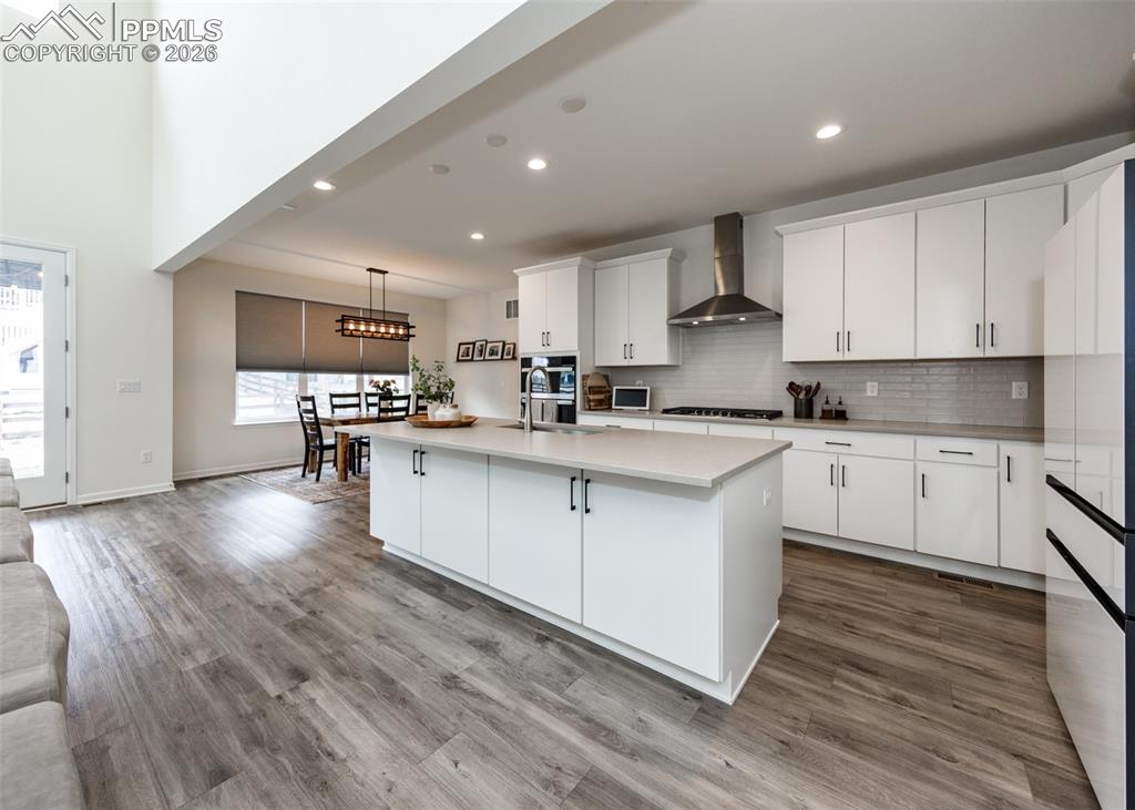 Image 15 of 50: Kitchen