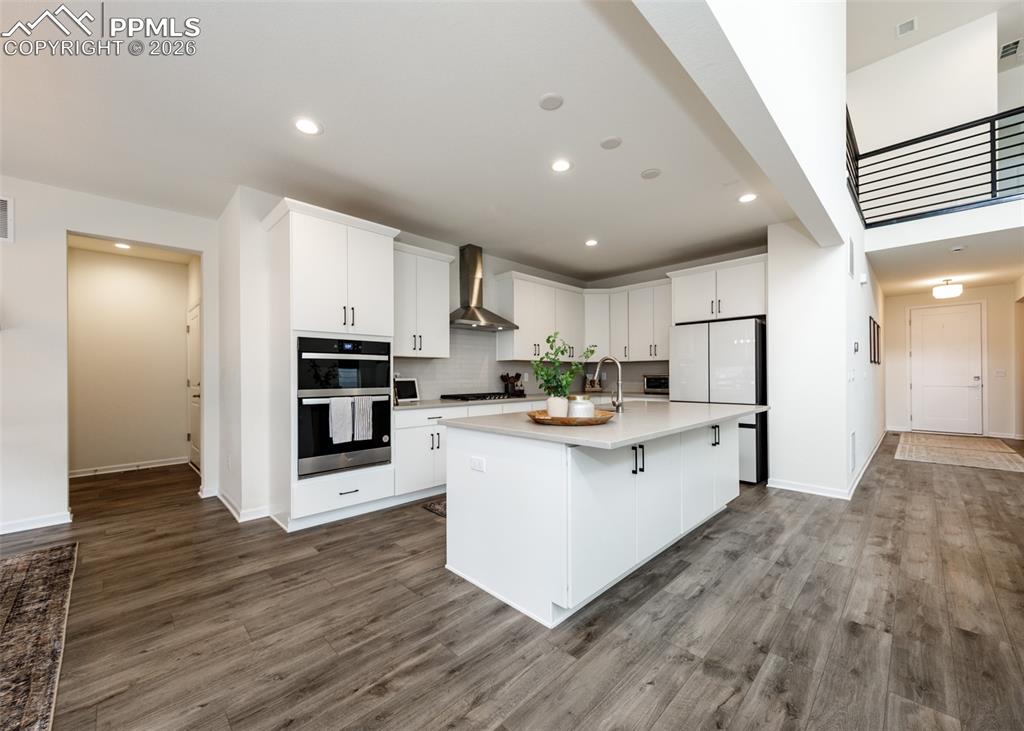 Image 16 of 50: Kitchen