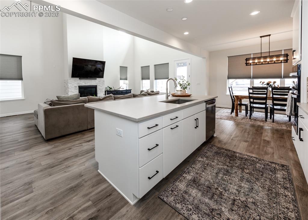 Image 17 of 50: Kitchen