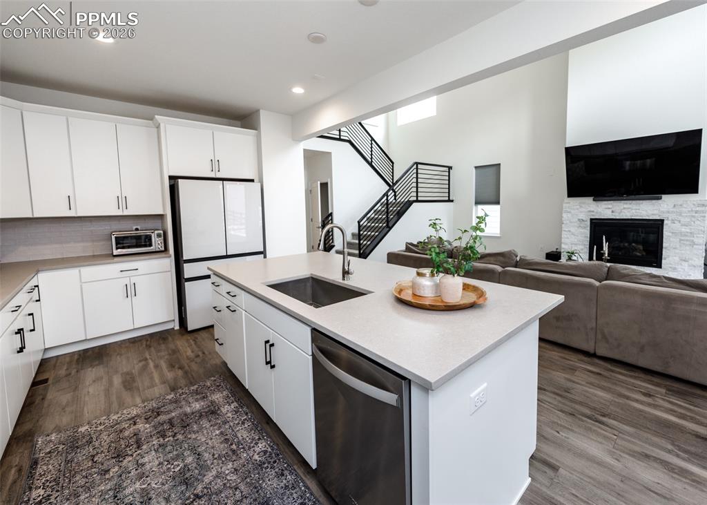 Image 18 of 50: Kitchen