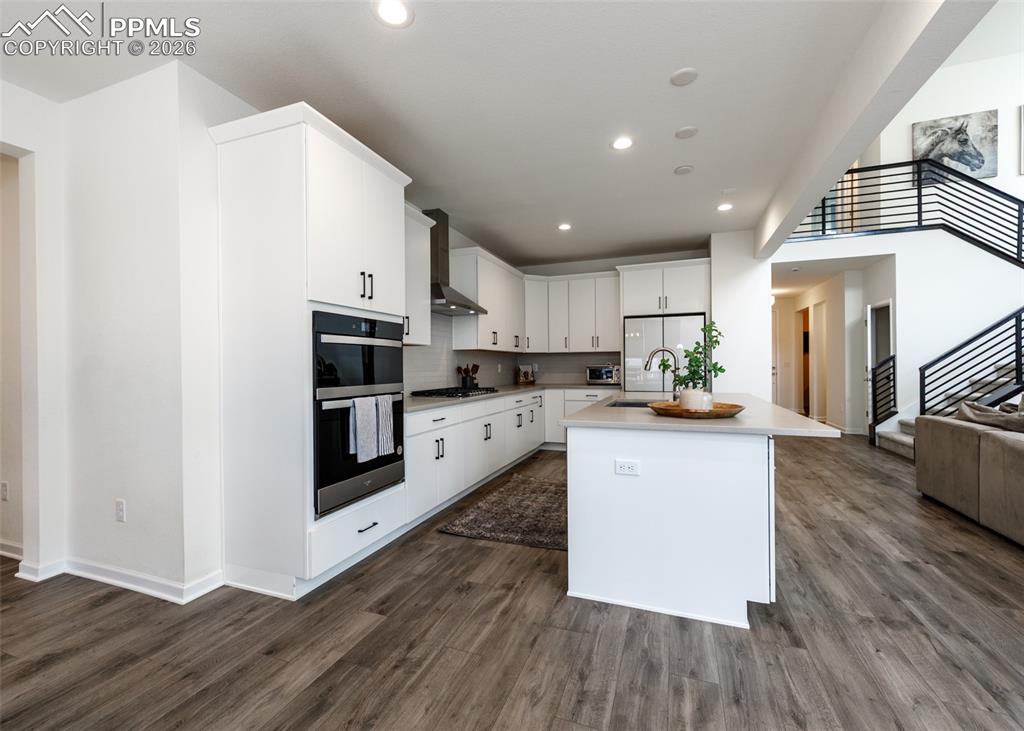 Image 19 of 50: Kitchen