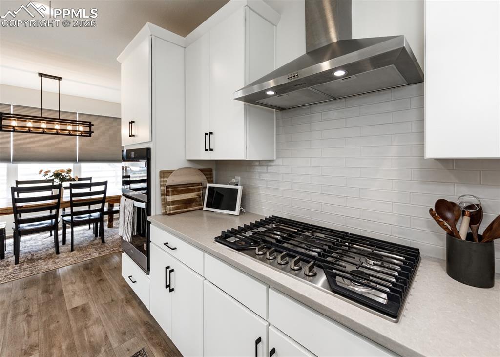 Image 21 of 50: Kitchen