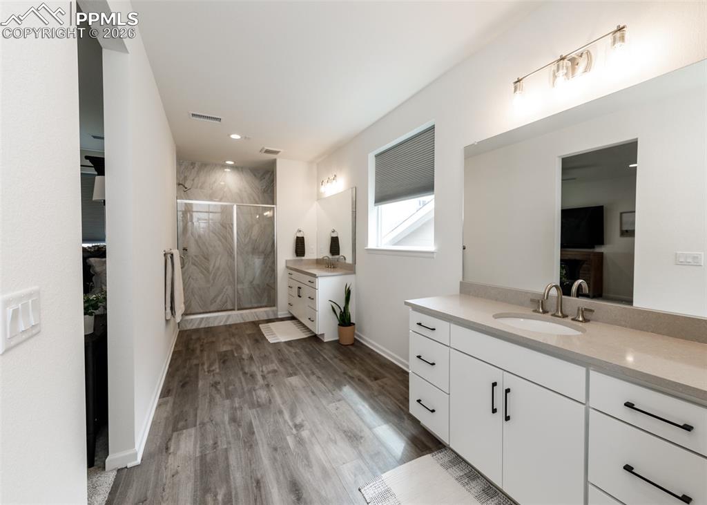 Image 36 of 50: Bathroom