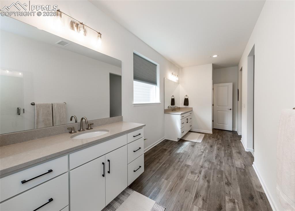 Image 38 of 50: Bathroom