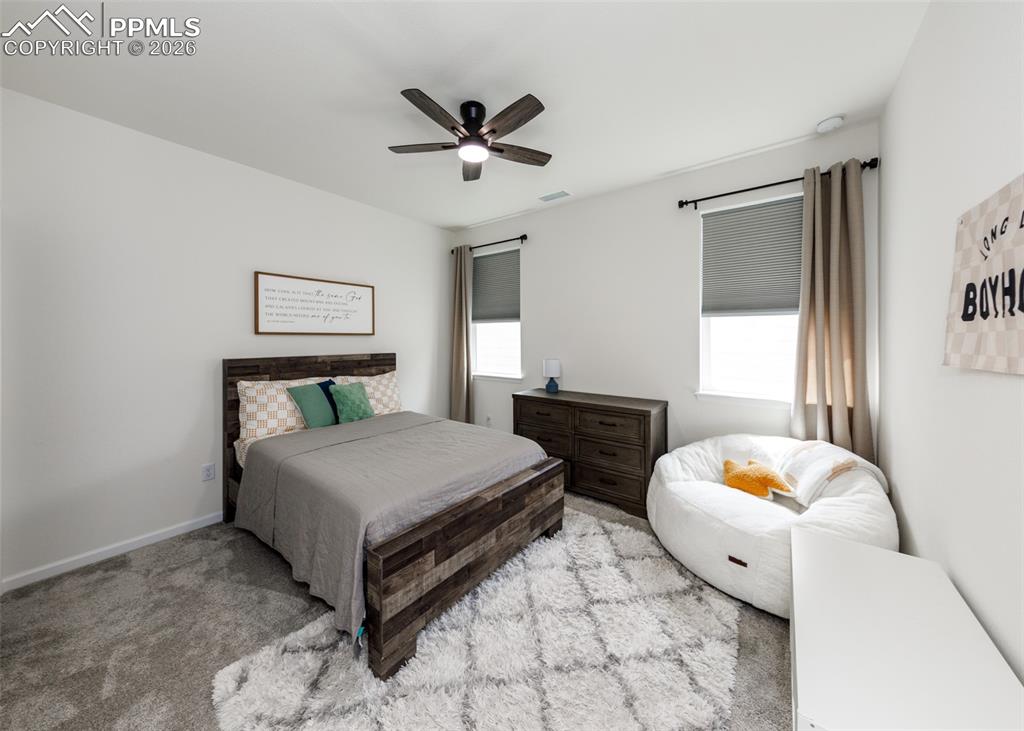 Image 39 of 50: Bedroom