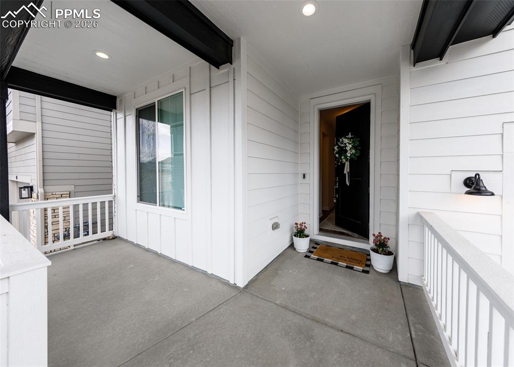 Image 4 of 50: Entry