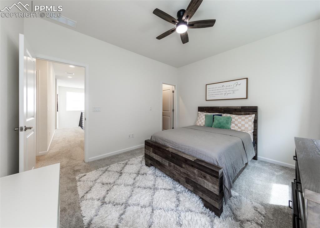 Image 40 of 50: Bedroom