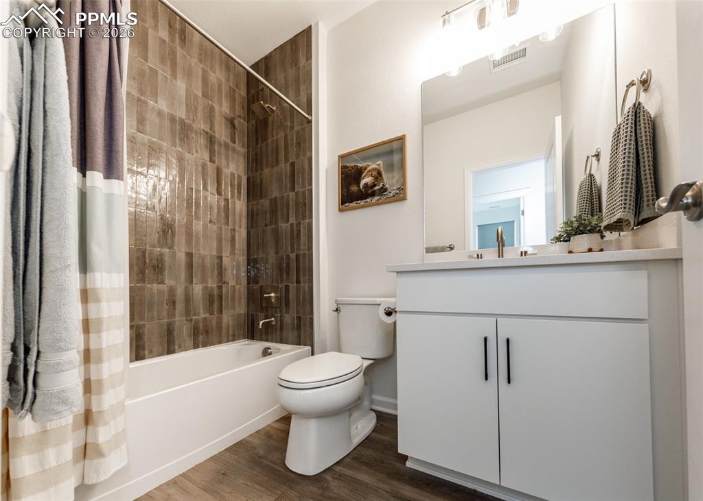 Image 43 of 50: Bathroom