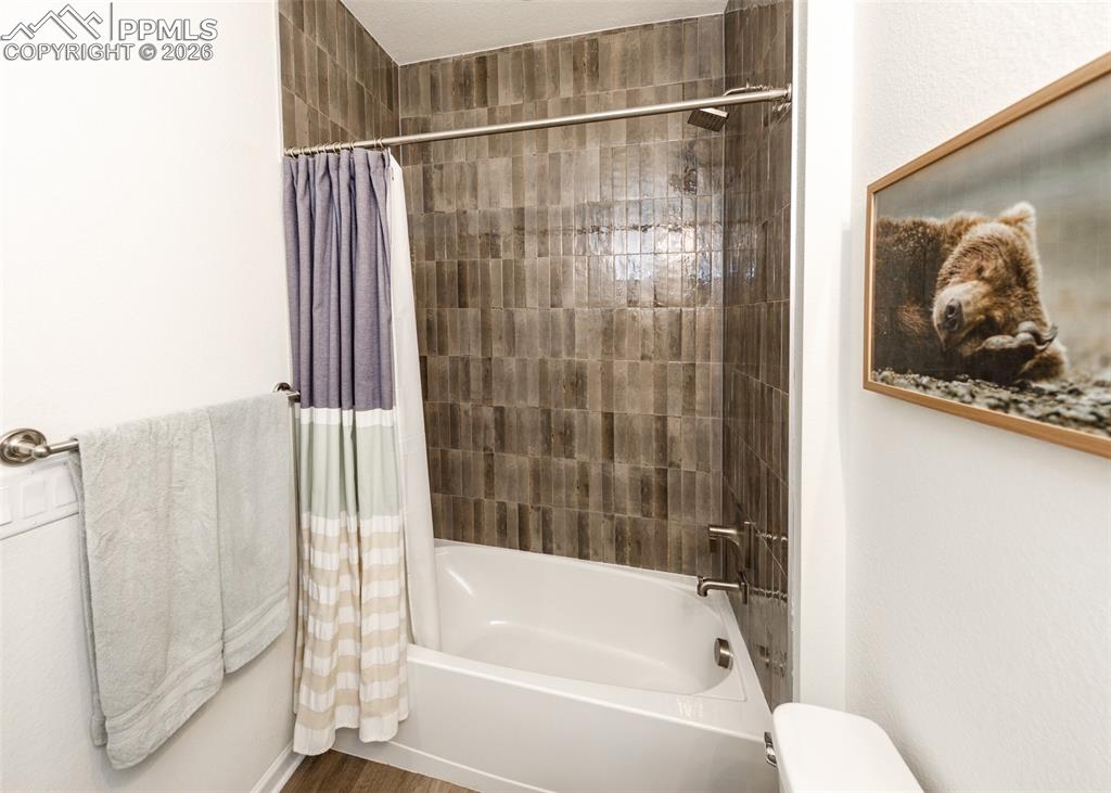 Image 44 of 50: Bathroom