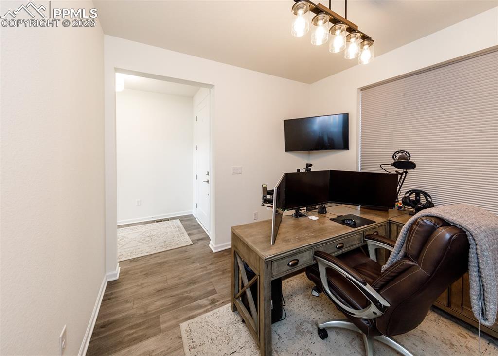 Image 6 of 50: Office