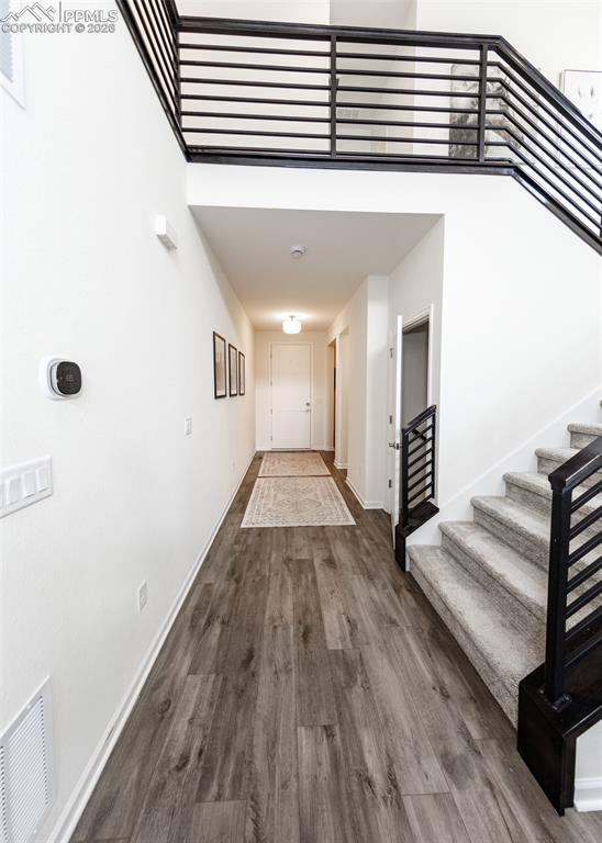 Image 7 of 50: Entry