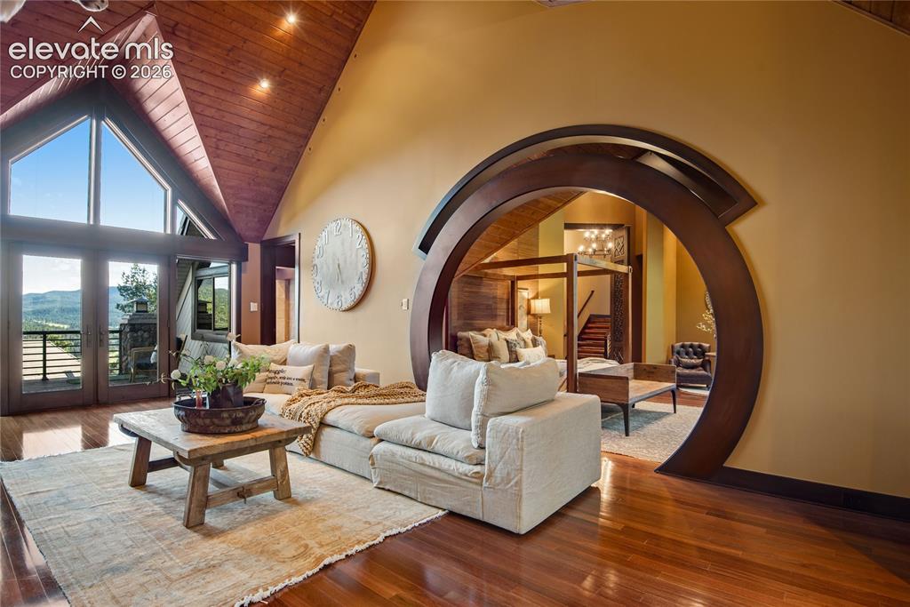 Image 16 of 39: Living Room