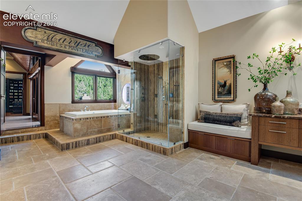 Image 17 of 39: Bathroom
