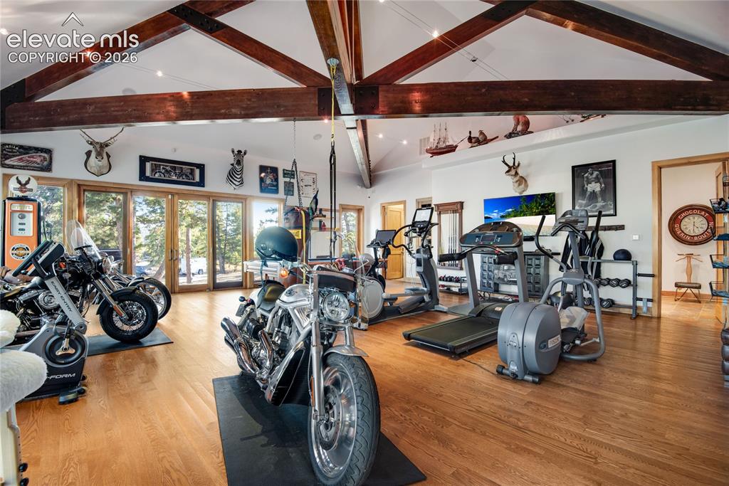 Image 30 of 39: Gym