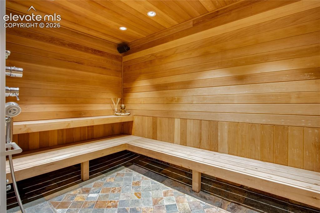 Image 31 of 39: Sauna