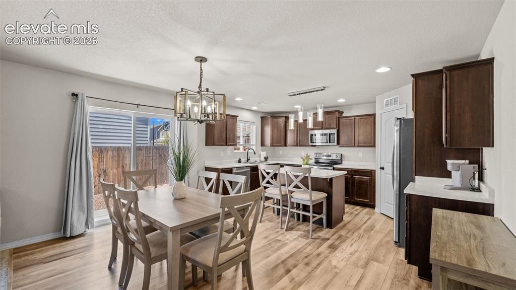 Image 10 of 36: Dining Area