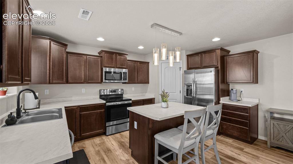 Image 13 of 36: Kitchen