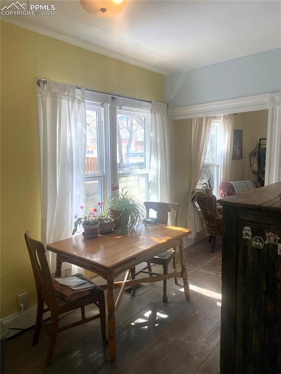 Image 10 of 31: Dining Area