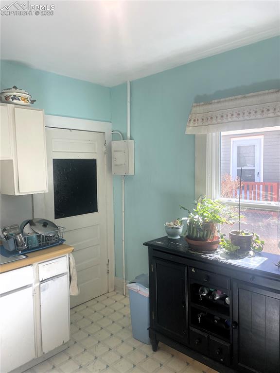 Image 15 of 31: Kitchen